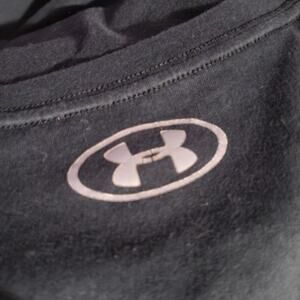 UNDER ARMOR TAGLESS HEATGEAR XL‎ MEN'S BLACK T-SHIRT LOOSE FIT